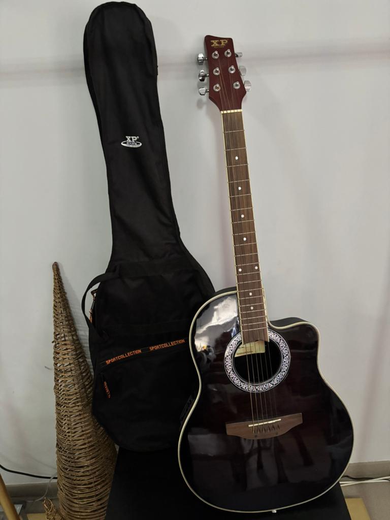 XP elektro-akoestische gitaar met koffer!, Muziek en Instrumenten, Ophalen, Zo goed als nieuw, Met koffer