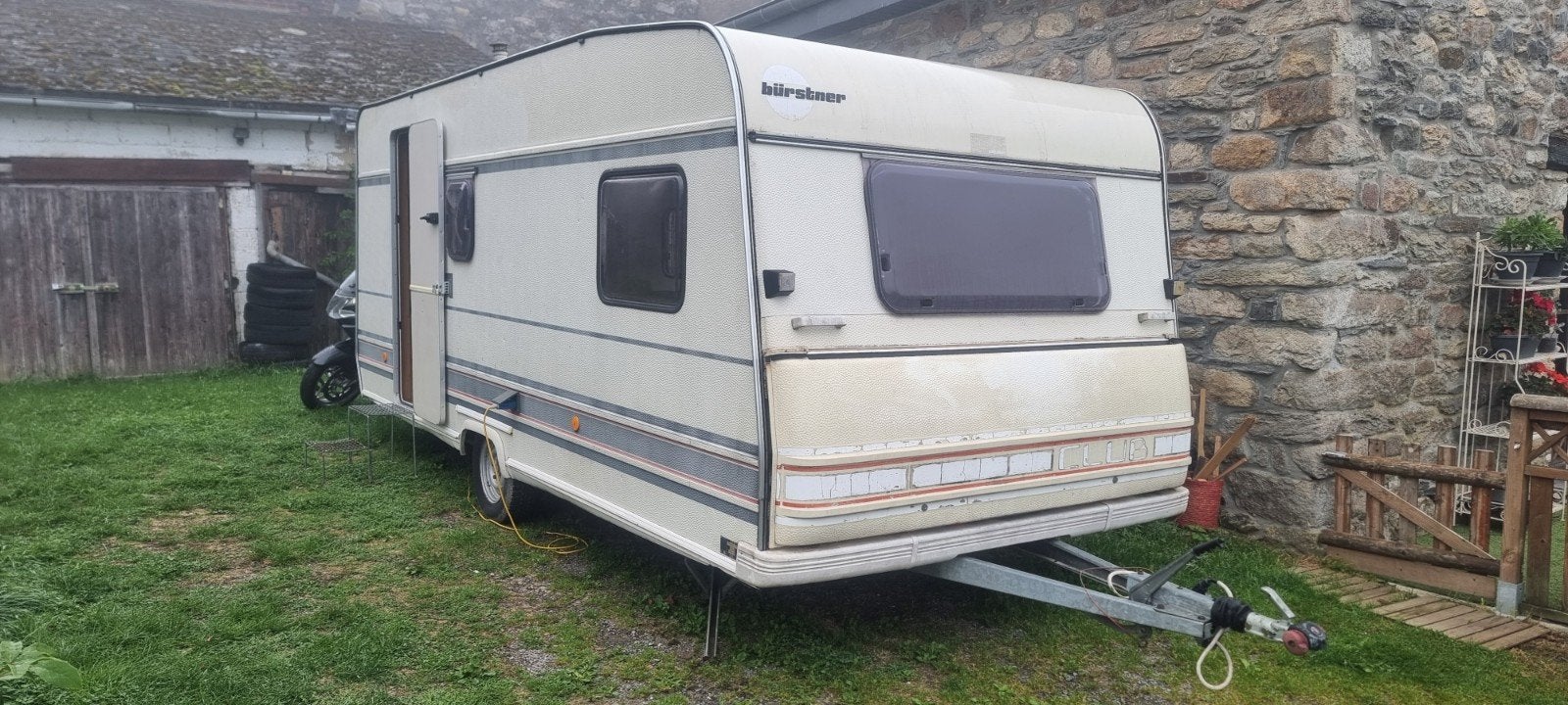 Superbe caravane Burstner très bon état, Caravanes & Camping, Particulier, Lit fixe