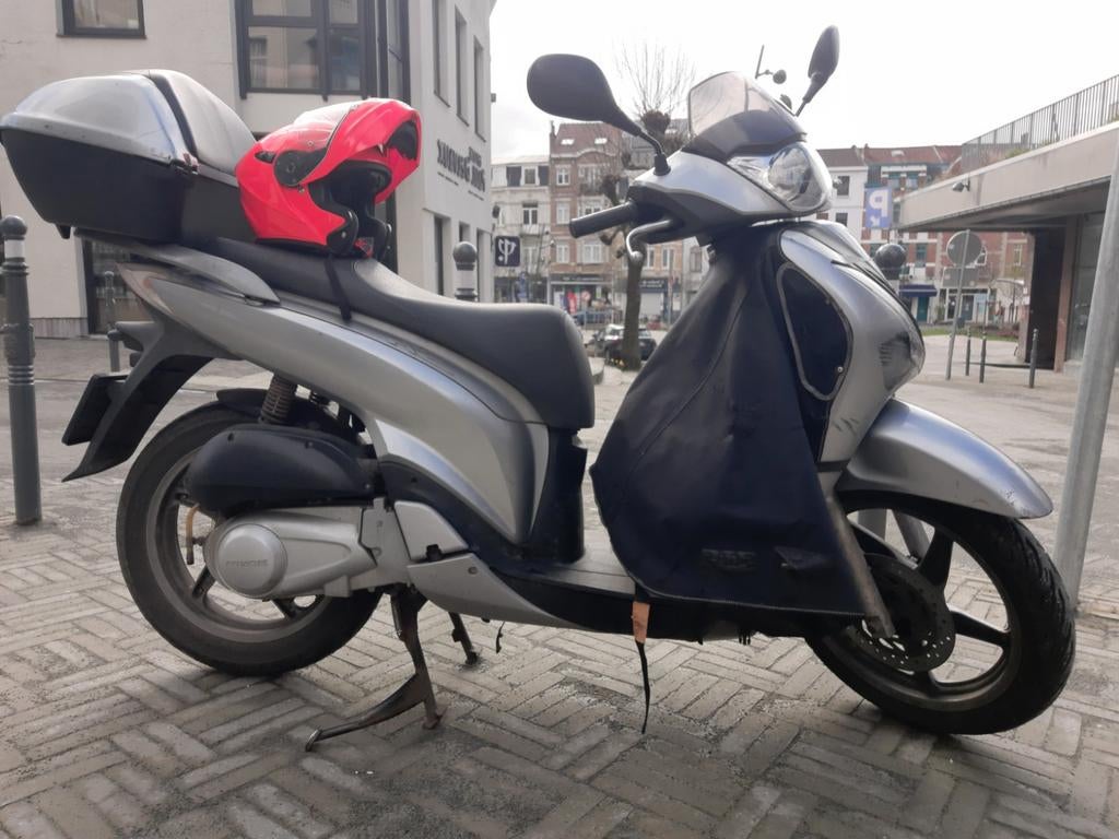 Scooter Honda sh125 23000km 850euros., Ophalen