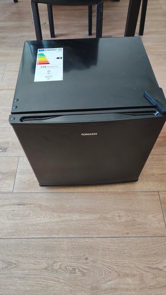 Congélateur Tomado TFM4402B noir – comme neuf, Elektronische apparatuur, Vriezers en Diepvrieskisten, Vrieskast, Minder dan 85 cm