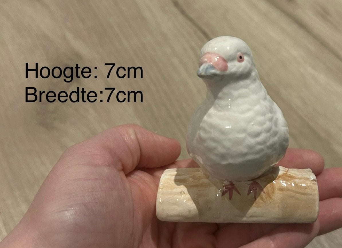 Beeldje witte duif op boomstam, Ophalen of Verzenden, Zo goed als nieuw, Dier