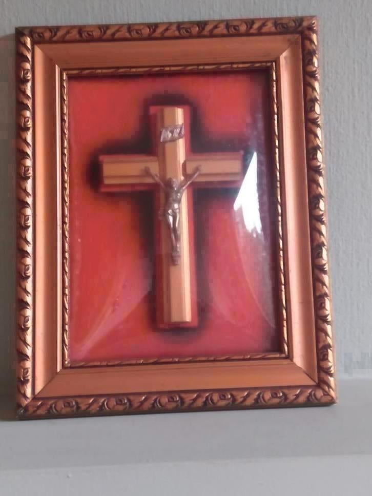 Kruisbeeld, gebombeerd glas, Ophalen of Verzenden