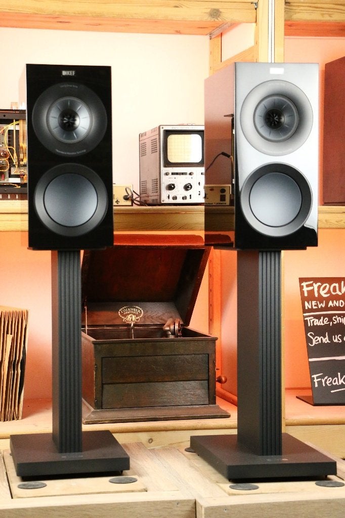KEF R3 / R 3 Meta op stands - 100% dealergarantie! Zeer jong, Bass-reflex, Enlèvement ou Envoi, Comme neuf, KEF