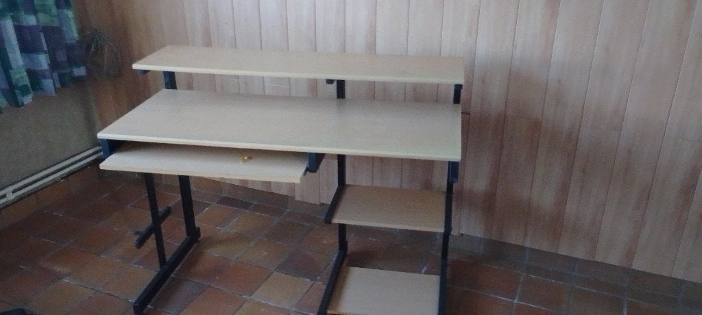 gratis bureau met 2 bureaustoelen, Ophalen, Gebruikt, Overige kleuren, Bureaustoel