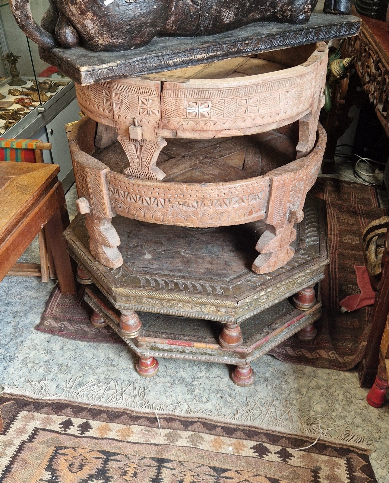 set van 4 antieke Indiase tafels, Ophalen