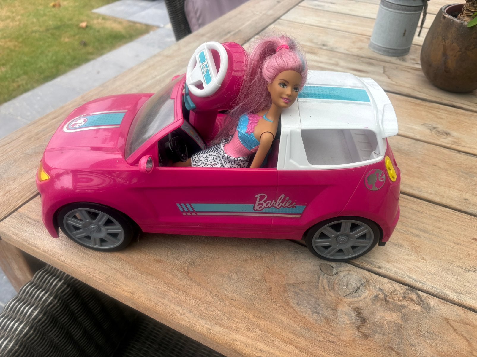Barbie auto met afstandsbediening, Ophalen, Zo goed als nieuw