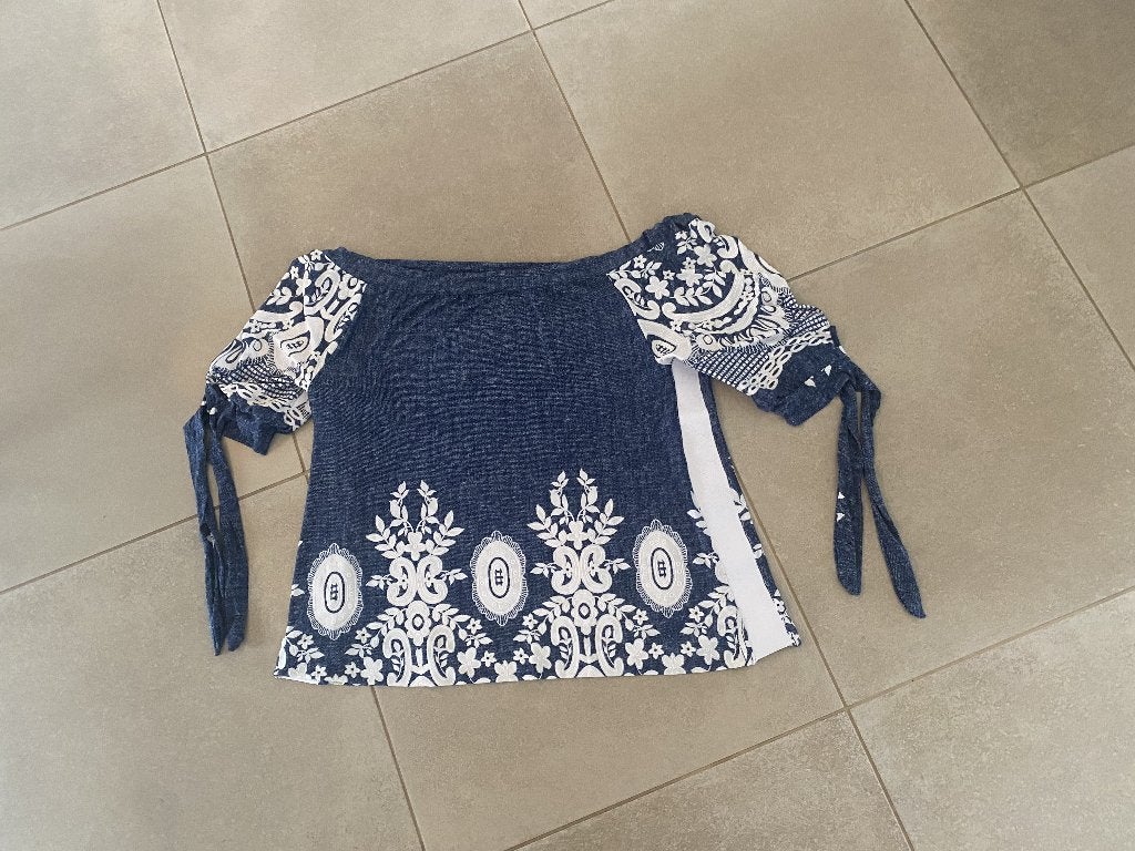Losse bloes jeanskleurig met witte bloemen, Ophalen of Verzenden, Gedragen, Maat 42/44 (L), Blauw