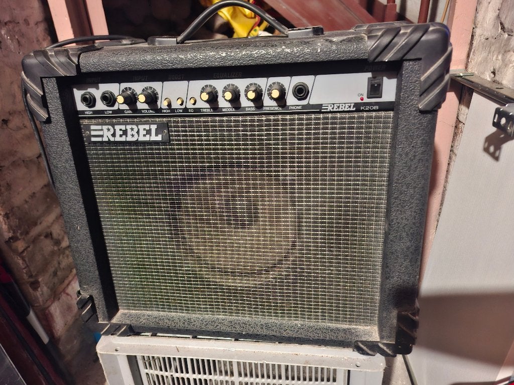 Ampli bass Rebel, Enlèvement, Utilisé, Guitare basse, Moins de 50 watts