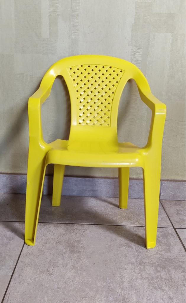 Kinderstoeltje en kruk, samen 1 €., Ophalen, Gebruikt