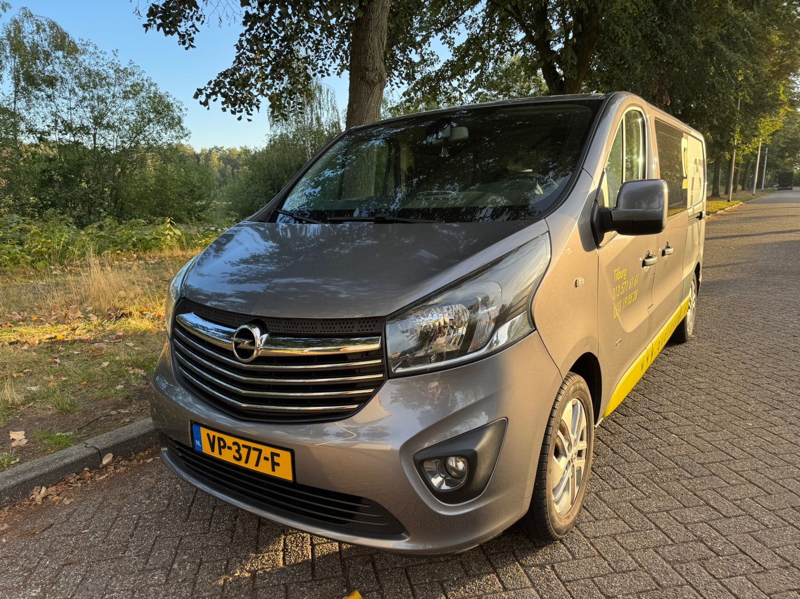 Opel vivaro sport 2015 L2 H1  met weinig km en 1e eigenaar, Auto's, Particulier, Te koop, Schuifdeur, Opel