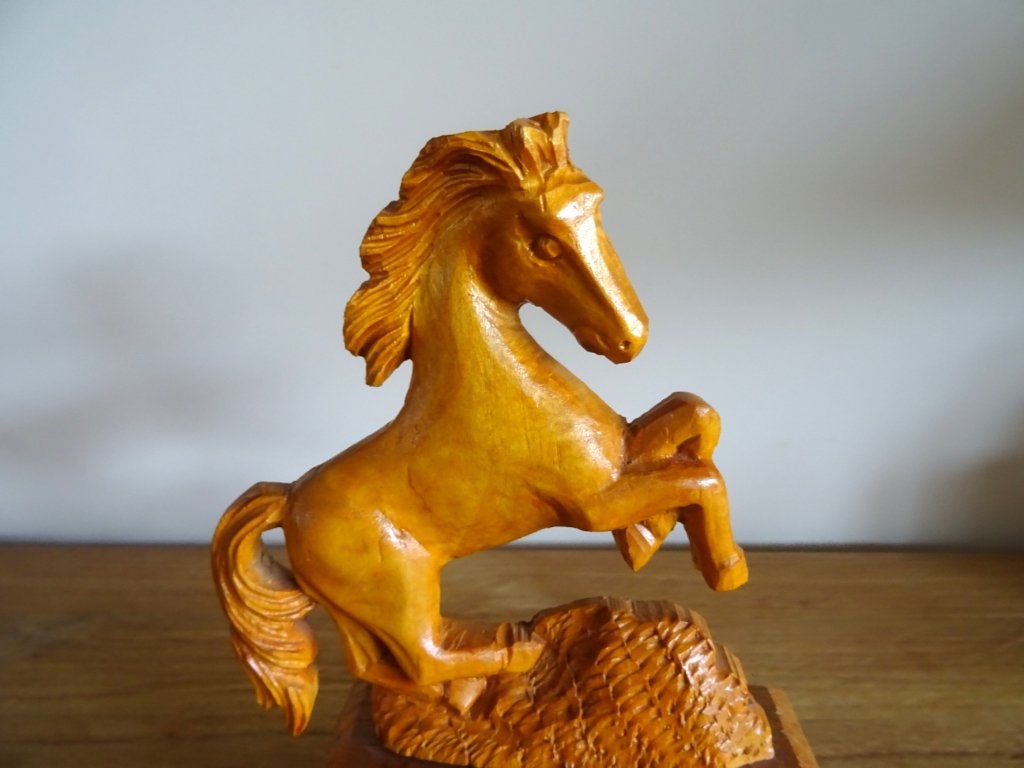 Cheval sculpté à la main. Maurice Decochez 1982, Mammifère, Bois, Enlèvement ou Envoi, Fait main