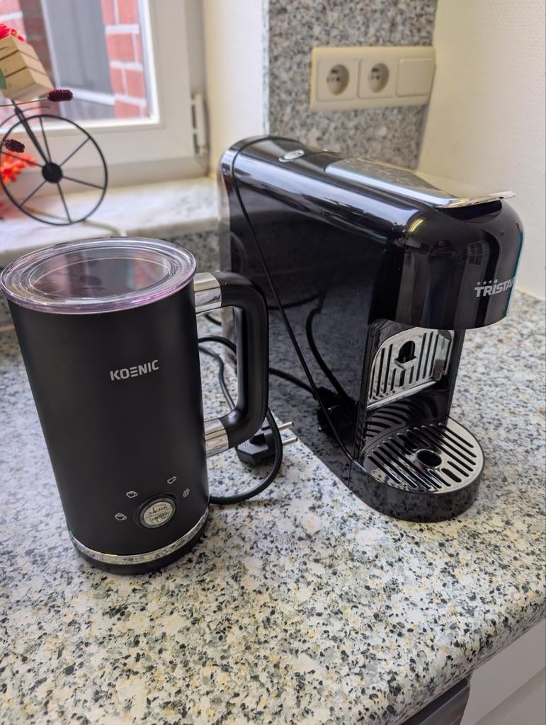 Joli service à café : machine à café + mousseur à lait, Electroménager, Enlèvement