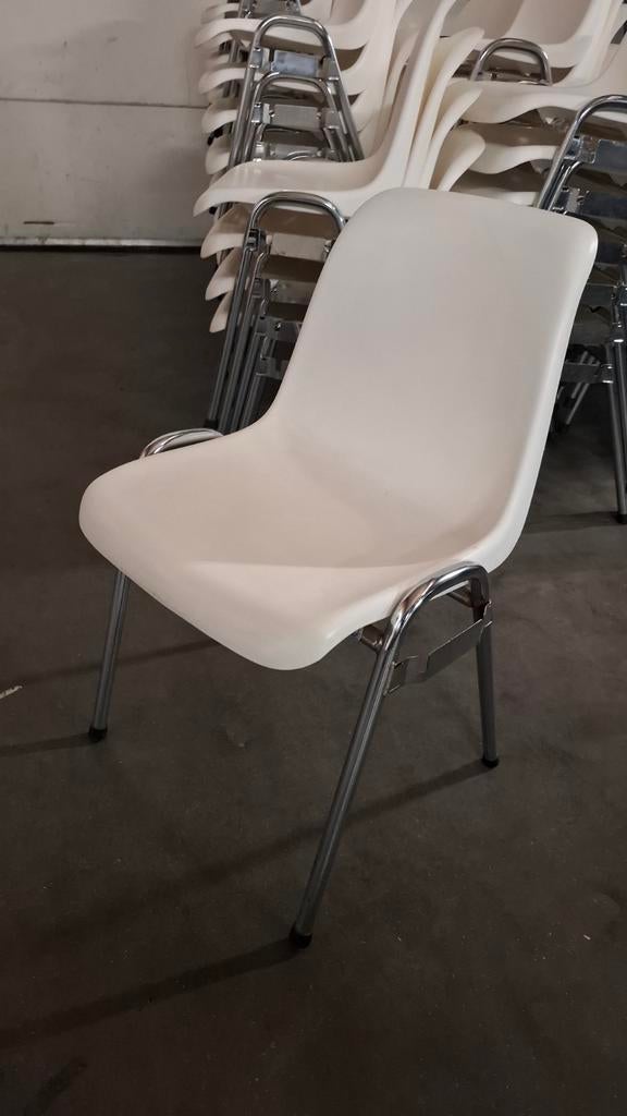 60 kuip horeca stapelbare partij stoelen zaal vintage lot, Ophalen of Verzenden, Metaal