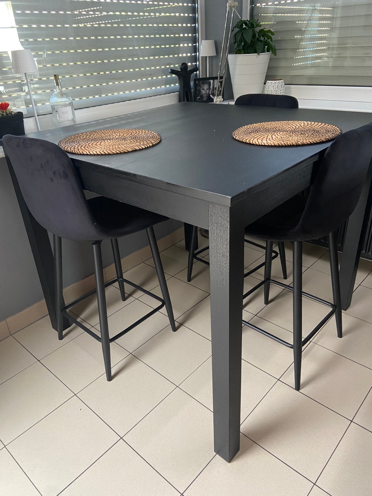 Hoge bartafel en 4 velvet krukken, Huis en Inrichting, Tafels | Statafels, Ophalen, Zo goed als nieuw