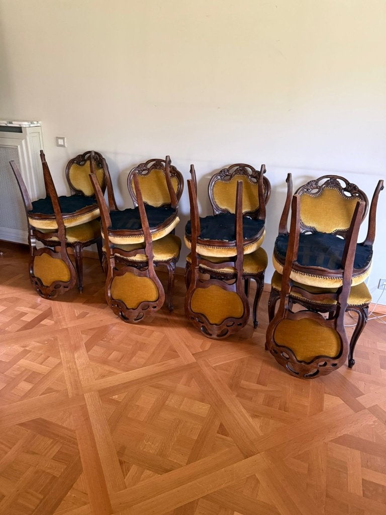 Lot de 8 chaises anciennes du XVe siècle, Enlèvement