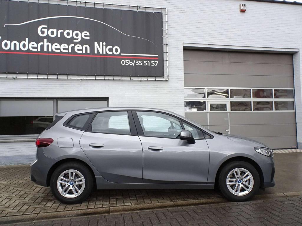 BMW 2 Serie Tourer 225 xeA PHEV (180 kW) CARPLAY,CAMERA,EL., Stof, Gebruikt, https://public.car-pass.be/vhr/3bce9685-7531-437b-b866-e3faf4f7cb91