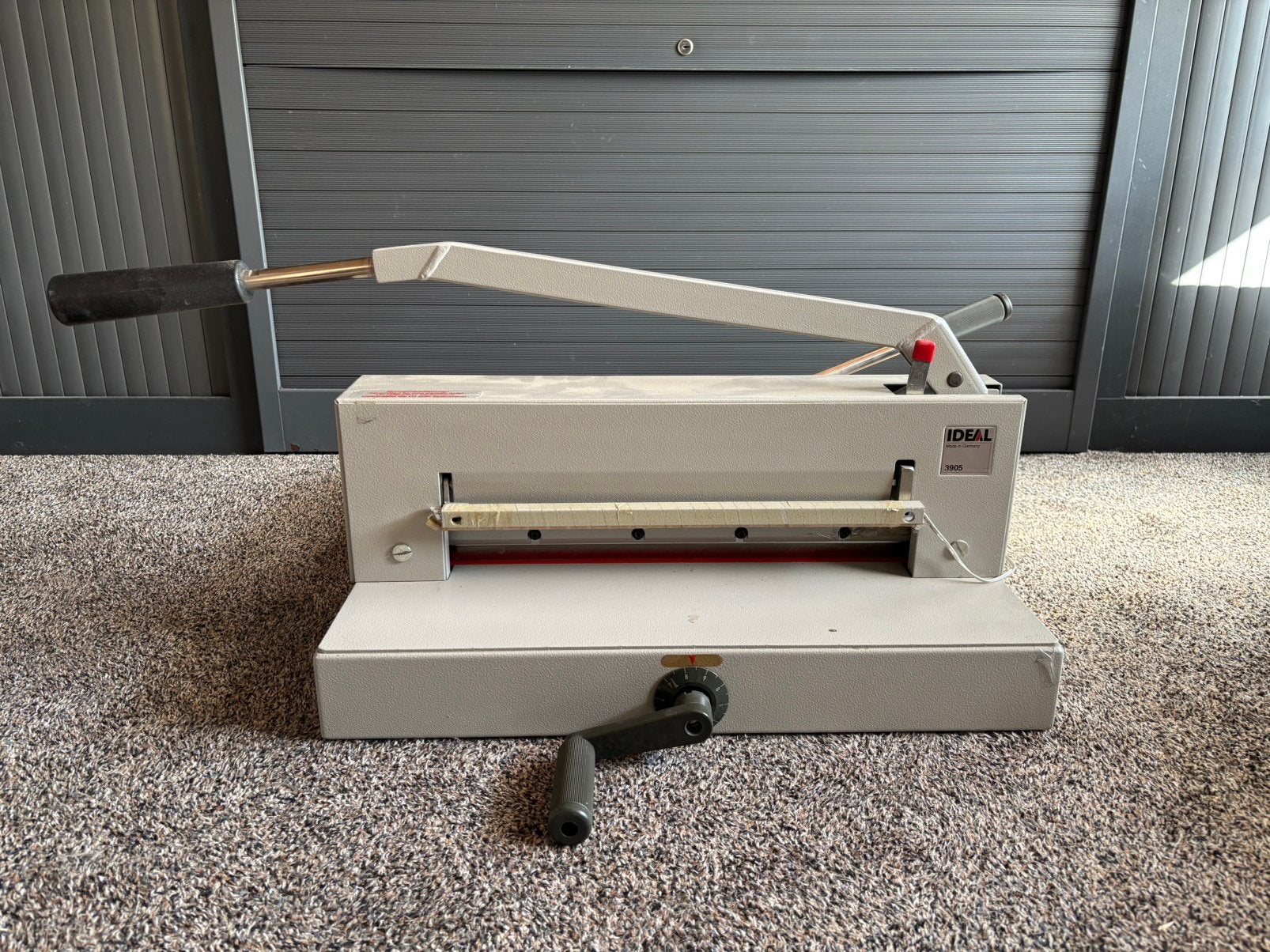Papiersnijmachine Ideal 3905, Ophalen