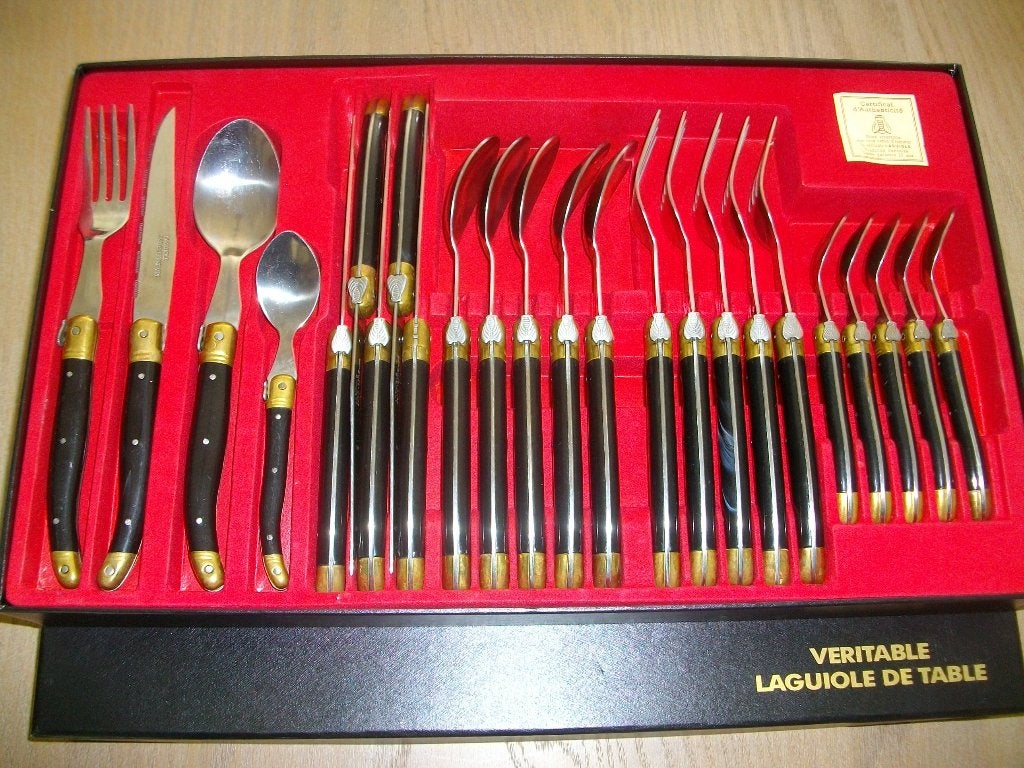 Véritable Laguiole de Table, Enlèvement