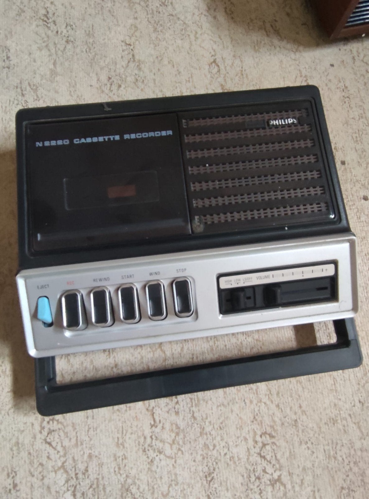 Cassette recorder, Enlèvement