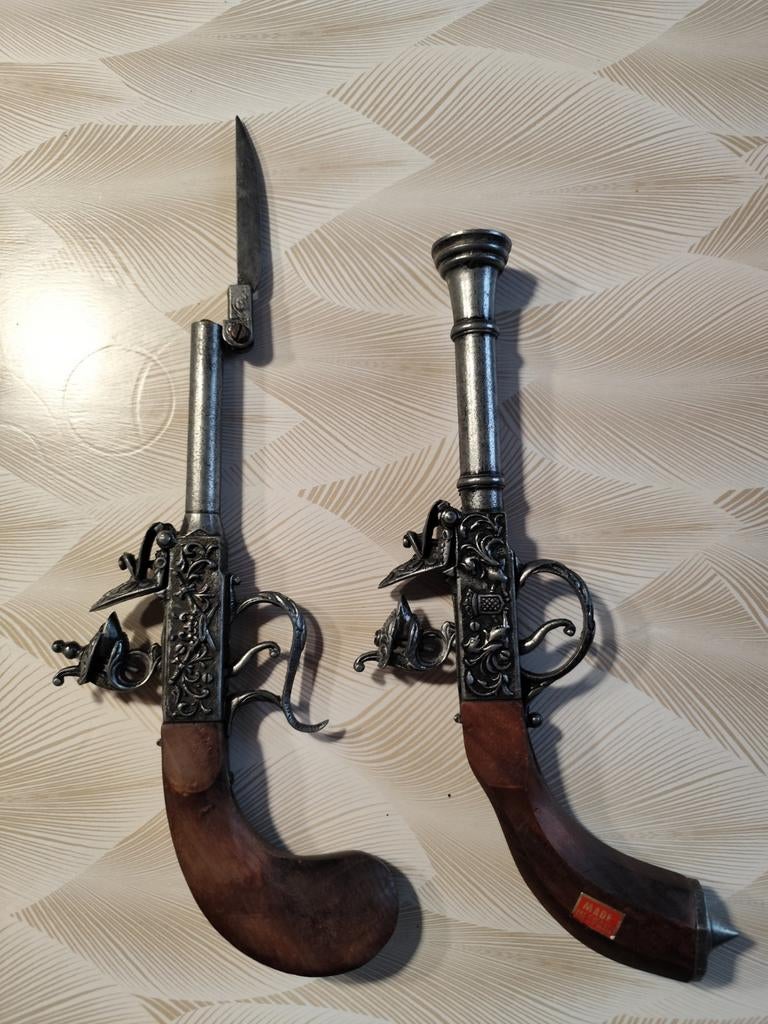 pistolet à silex avec baïonnette repliable répliques, Enlèvement