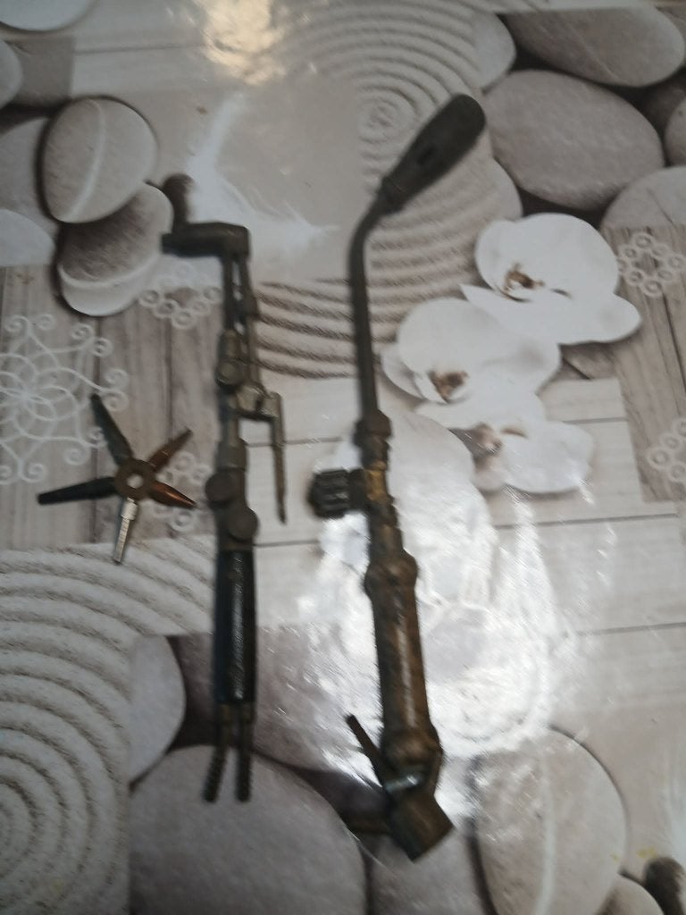 2 ANCIENS CHALUMEAUX, Enlèvement