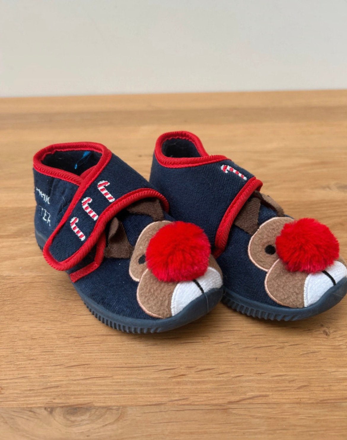 Schattige kerstpantoffels peuter maat 27/28, Jongen of Meisje, Overige typen, Ophalen of Verzenden, Zo goed als nieuw
