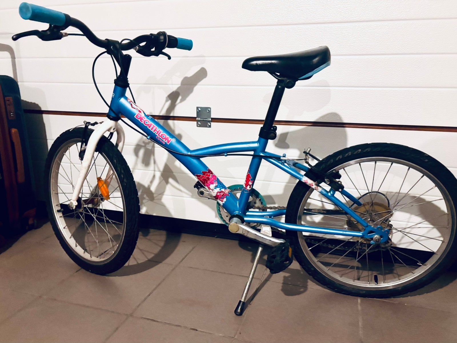 Velo 20” btwin decathlon (fille), Frein sur jante, Repose-pieds, Comme neuf, Enlèvement
