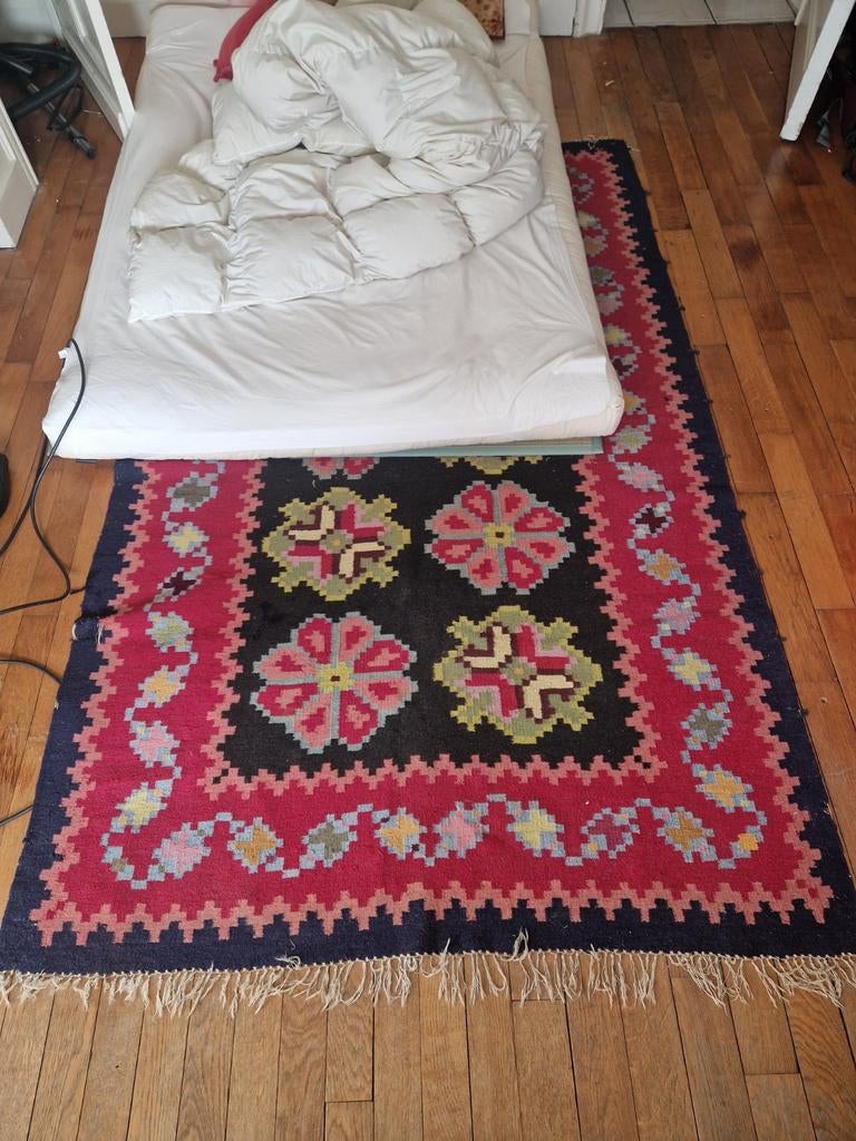 Grand tapis tisser main, Enlèvement