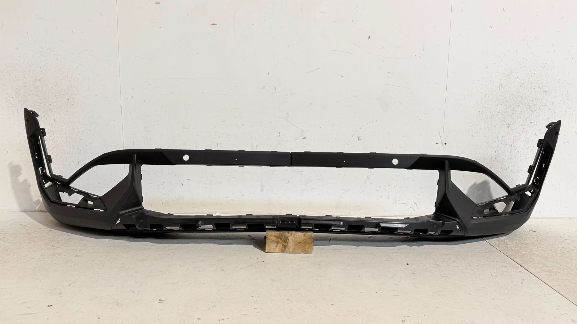 Spoiler de pare-chocs avant inf rieur BMW X1 U11 51115A0DB80, Petuelring 130
80788  Munich, DE, Pare-chocs, Info@bmw.de, Utilisé