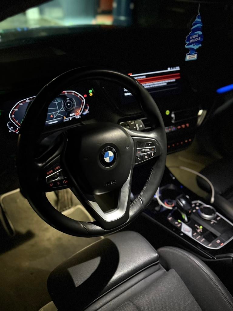 BMW serie 1 essence 1.5cc model 2020 prete a immatriculer, Autos, BMW, Série 1, Bluetooth, Essence, 5 portes, Automatique, Argent ou Gris