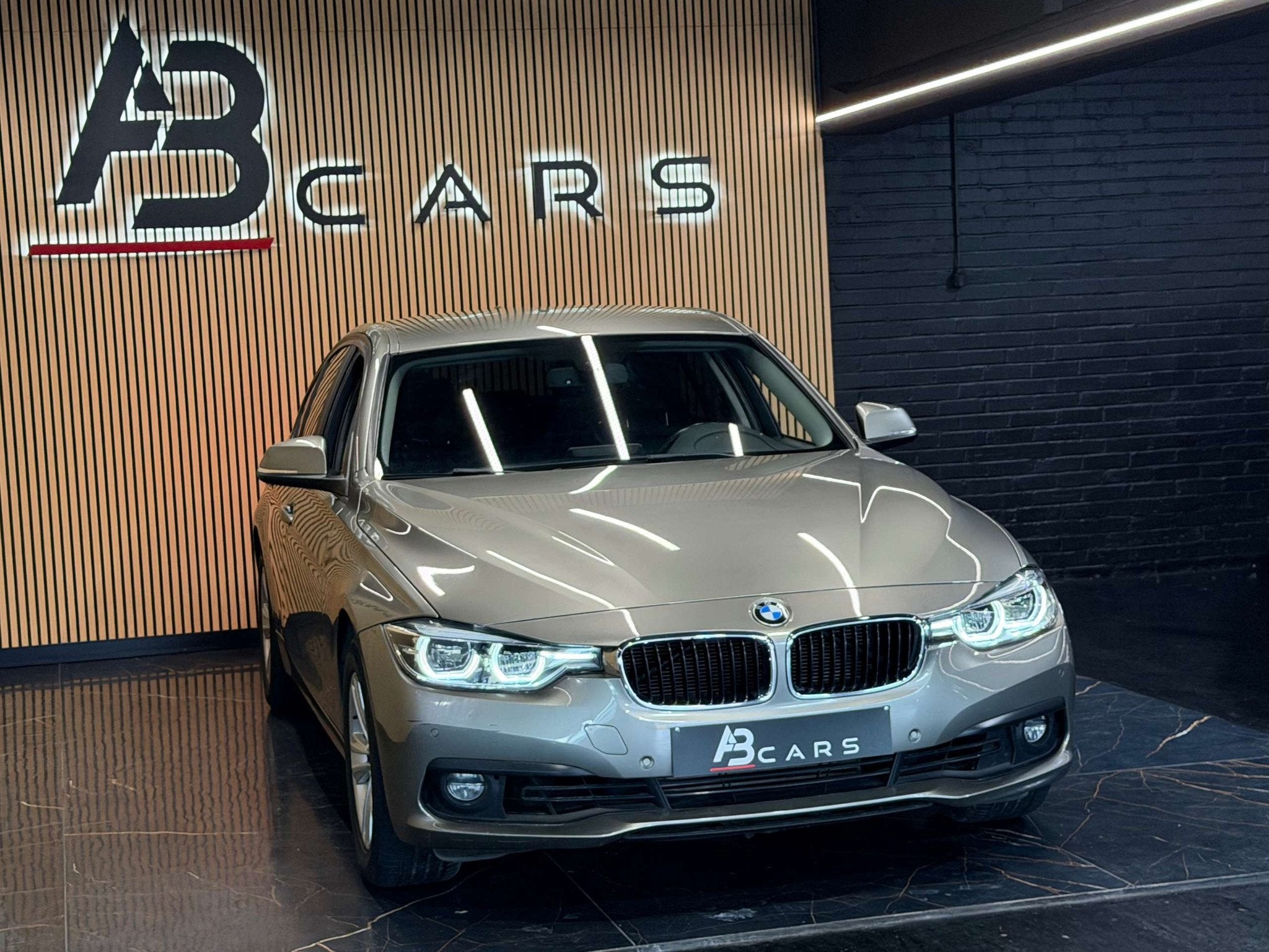 BMW 3 Serie 318 DA SPORT * BOITE AUTO * GARANTIE 12 MOIS *, Auto's, BMW, 4 deurs, Stof, Euro 6, 4 cilinders
