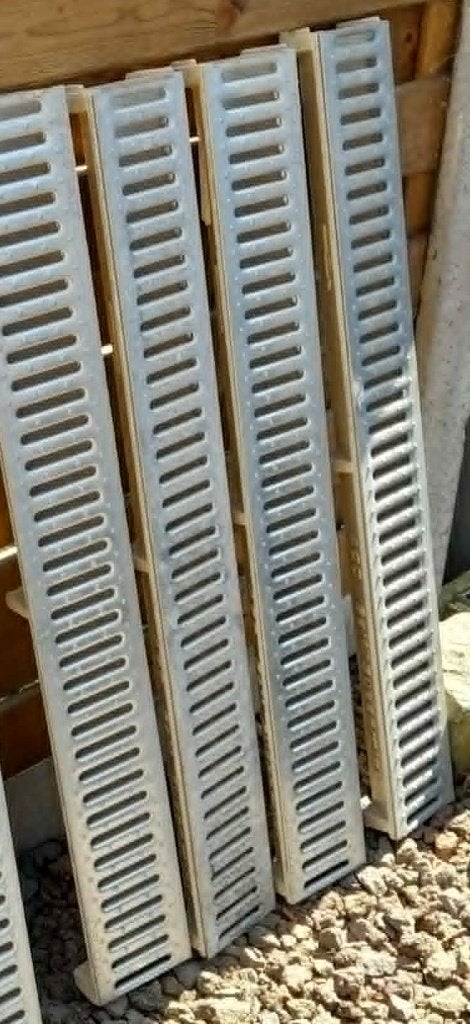 4  Nieuwe (ongebruikte) afvoergoten, Doe-het-zelf en Bouw, Ophalen, Afvoer, Minder dan 20 mm, Aluminium
