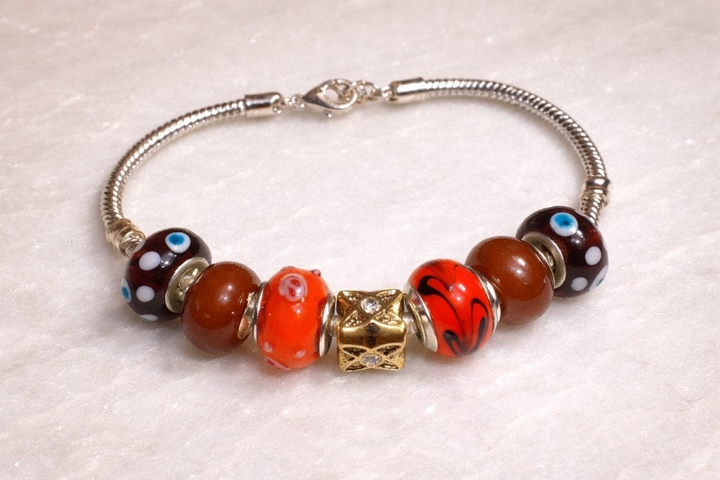 bedelarmband rode en oranje bedels, Handtassen en Accessoires, Armbanden, Overige materialen, Met bedels of kralen, Nieuw, Oranje