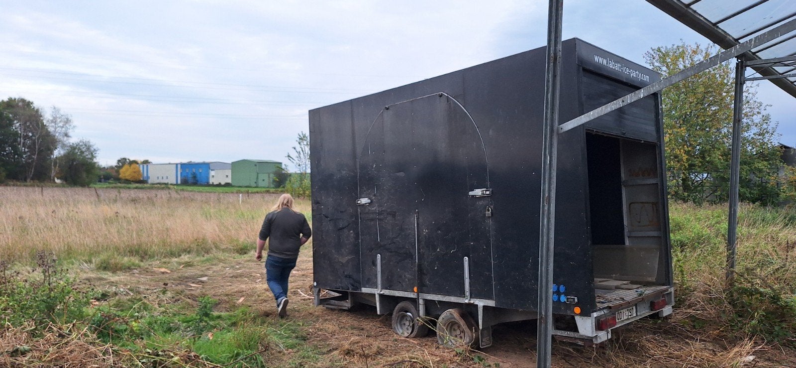 aanhangwagen zwart, Ophalen