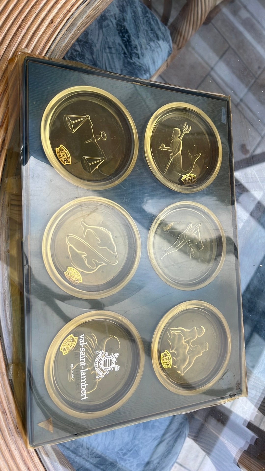 Onderzetters glas, Ophalen