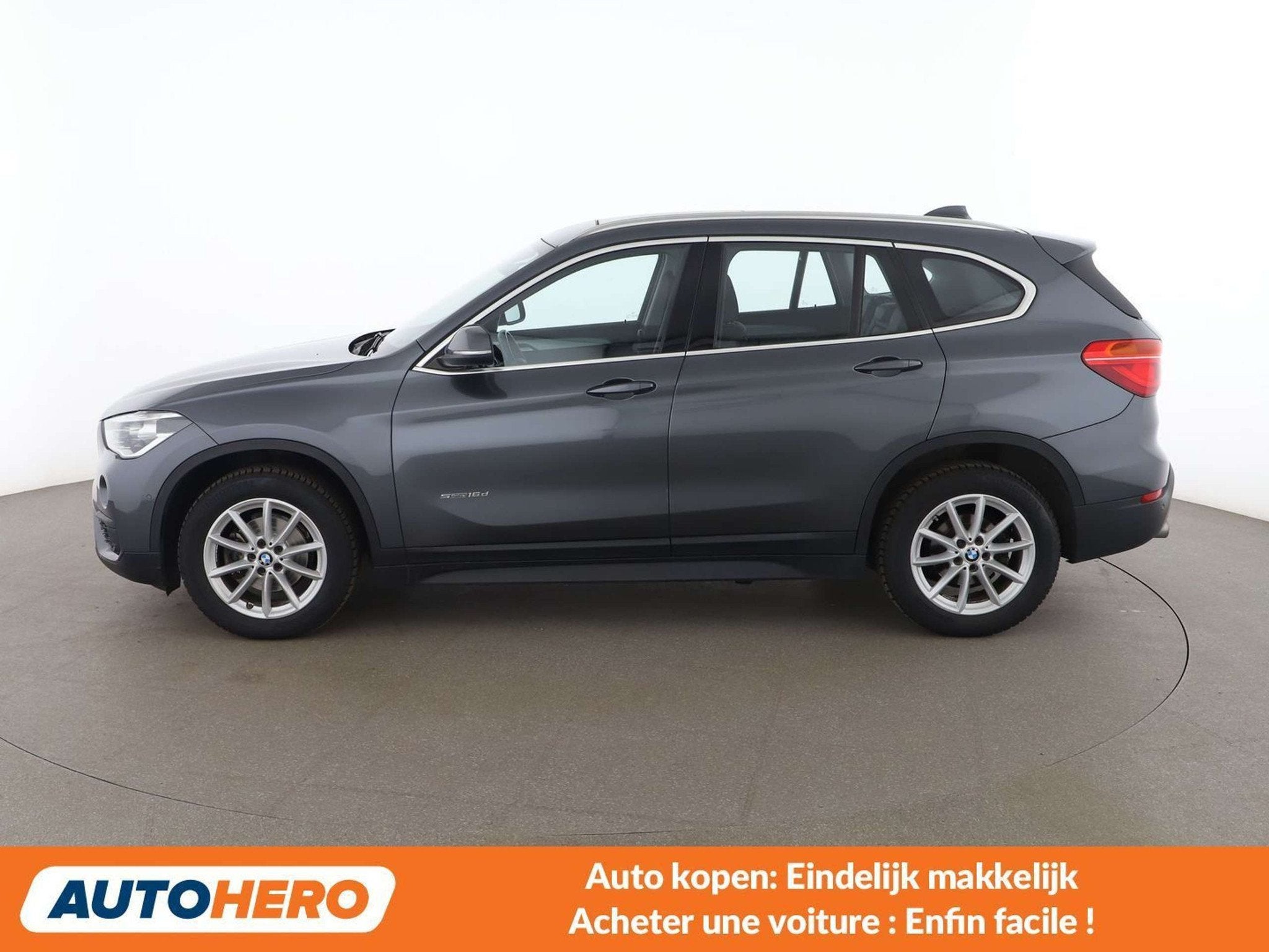 BMW X1 sDrive 16d Lounge (année de construction 2017), Autos, BMW, Argent ou Gris, Achat, Noir, 5 portes