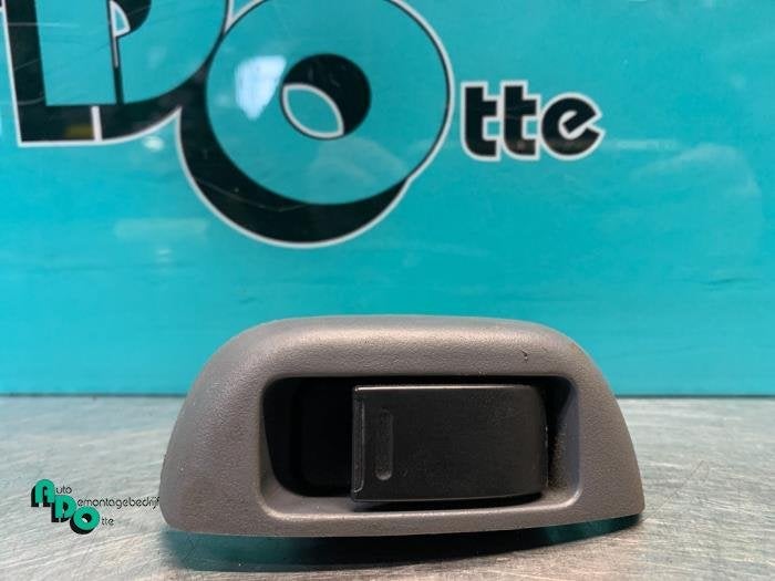 Commutateur vitre électrique d'un Peugeot 107 (107 05-), -, 3 mois de garantie, Utilisé, -