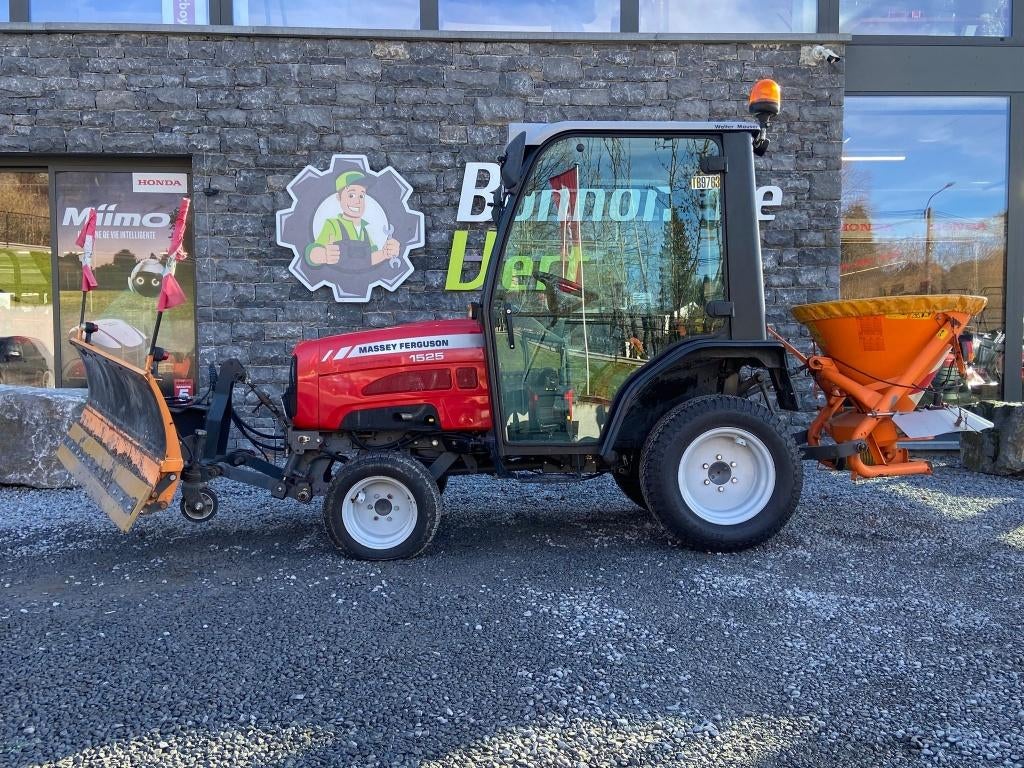 Tracteur compact Massey Ferguson, Articles professionnels, Neuf, Jusqu'à 2500, Jusqu'à 80 ch, Enlèvement