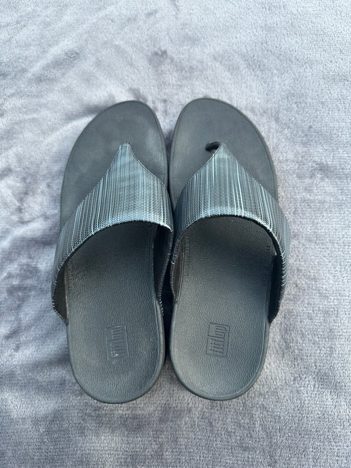 Fitflop teenslippers, Slippers, Zwart, Ophalen of Verzenden, Zo goed als nieuw