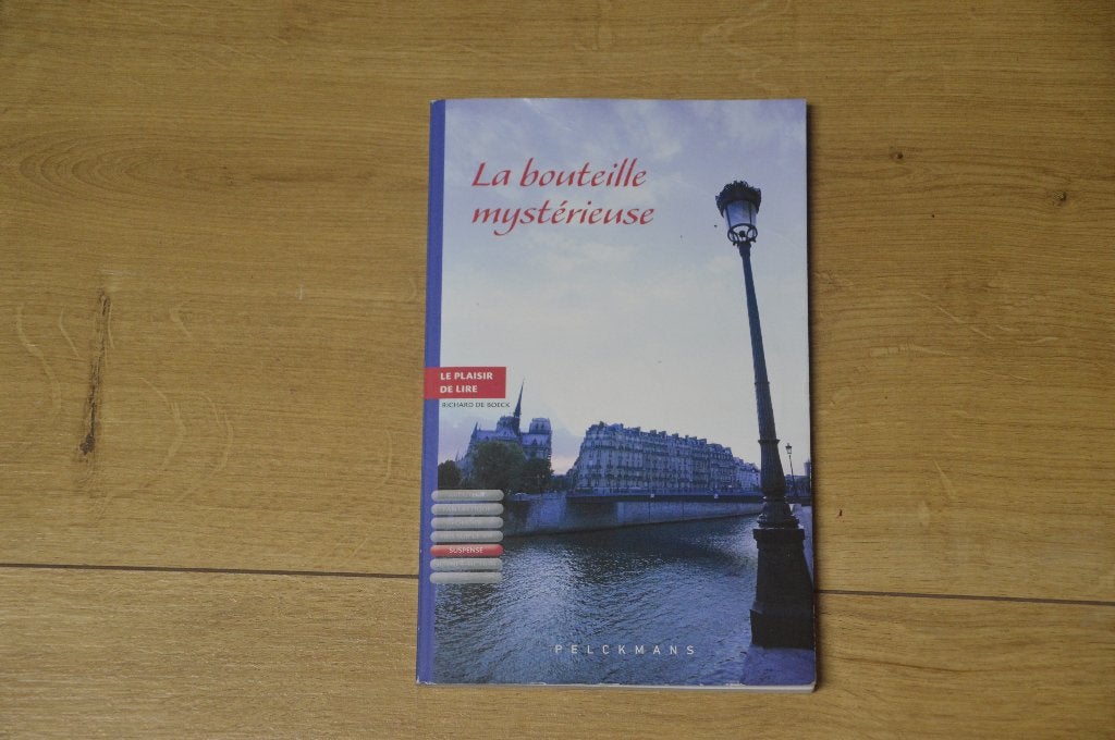 La bouteille mystérieuse, als nieuw, met 2 ongebruikte cd's, Boeken, Ophalen, Frans, ASO, Richard De Boeck