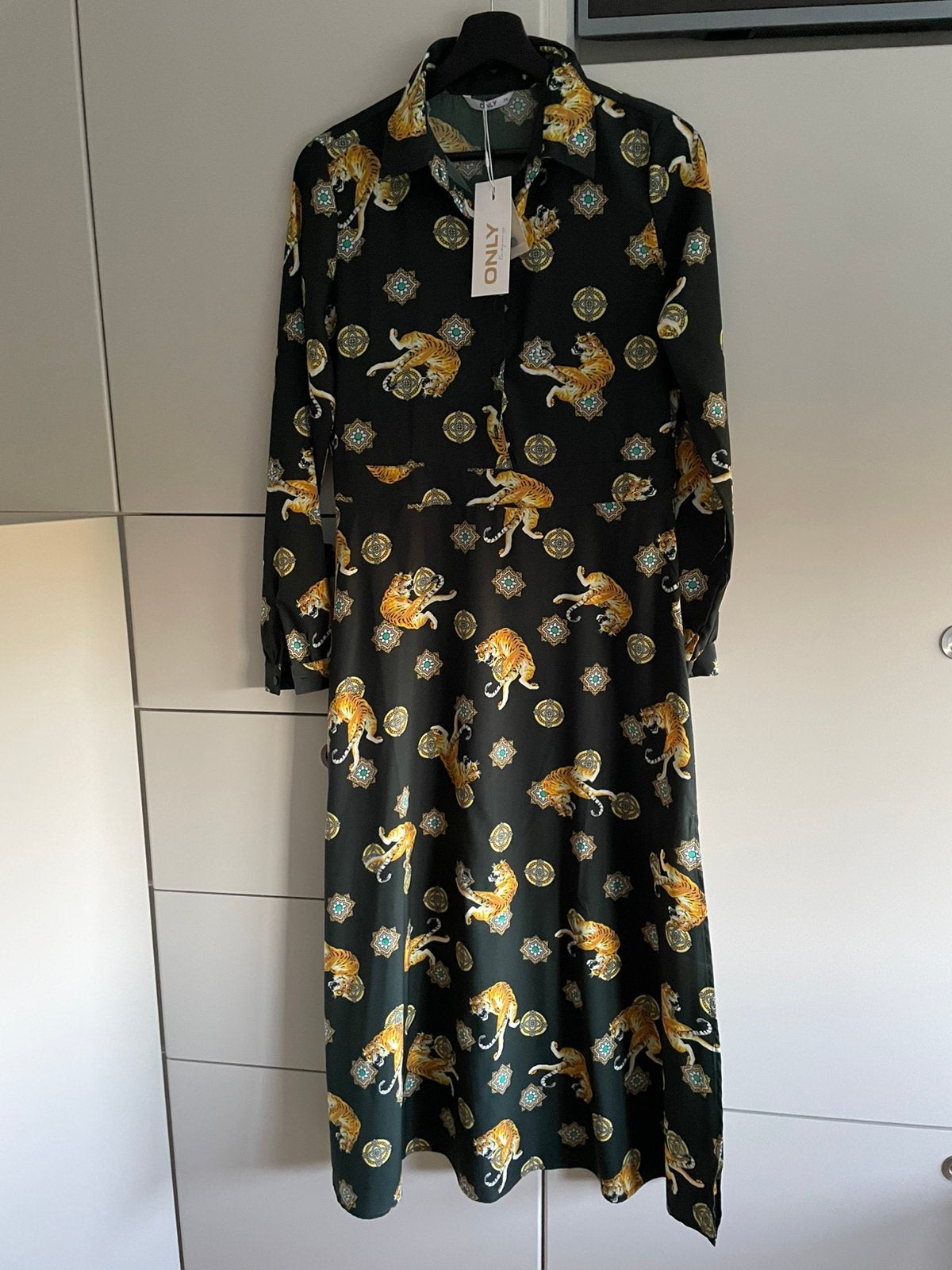 Lange licht jurk maat 34 Only nieuw, Kleding | Dames, Ophalen, Nieuw, Maat 34 (XS) of kleiner