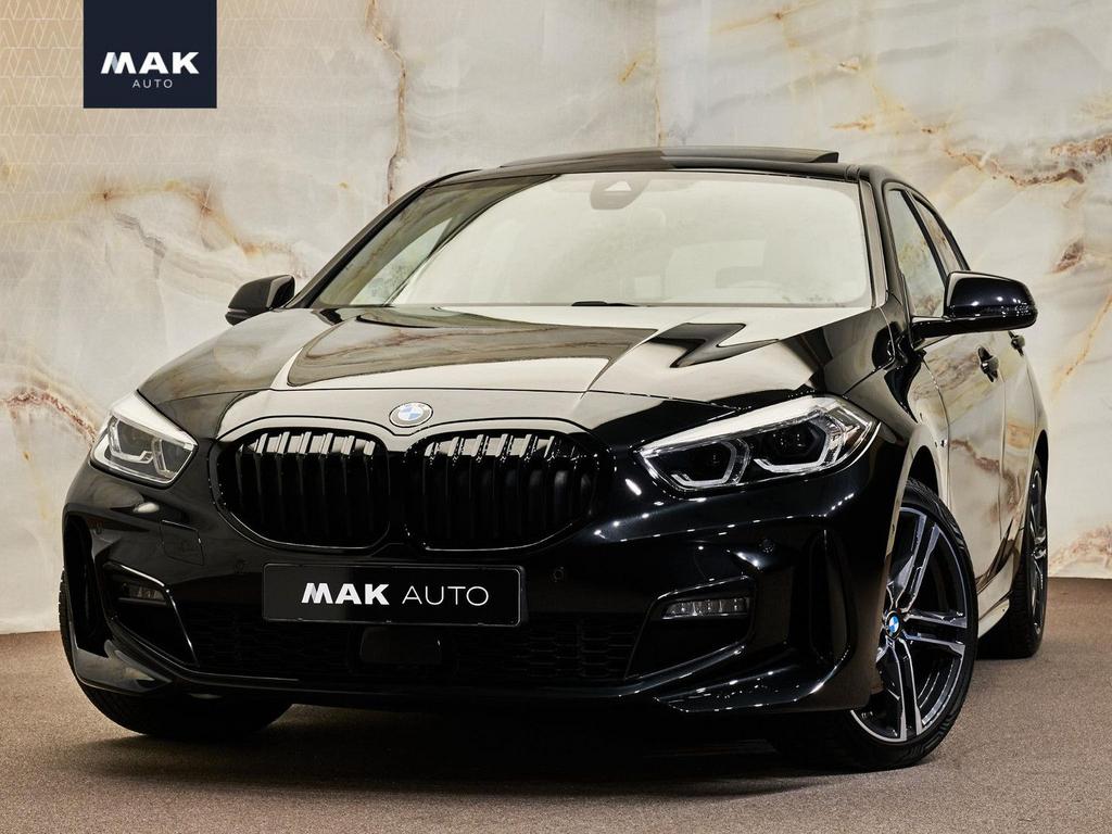 BMW 118 1-serie 118i M Sport, pano, cruise, stoelverw, shado, Auto's, Automaat, 1 Reeks, Zwart, Zwart