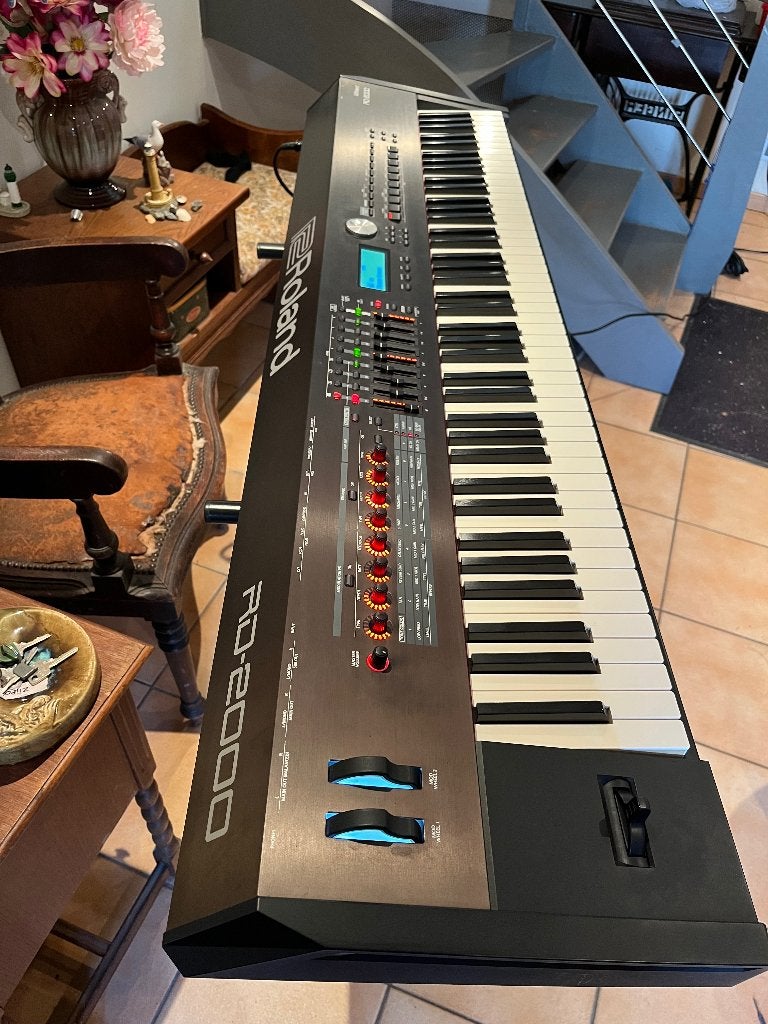 Piano de scène Roland RD-2000 (housse Roland incluse), Musique & Instruments, Comme neuf, Digital, Enlèvement, Piano