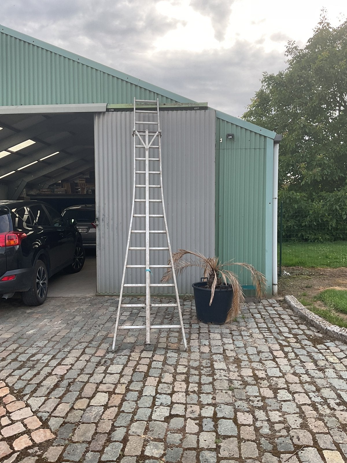 Ladder van 4m met 16 tredes en voetsteun, Ophalen, Gebruikt, Ladder