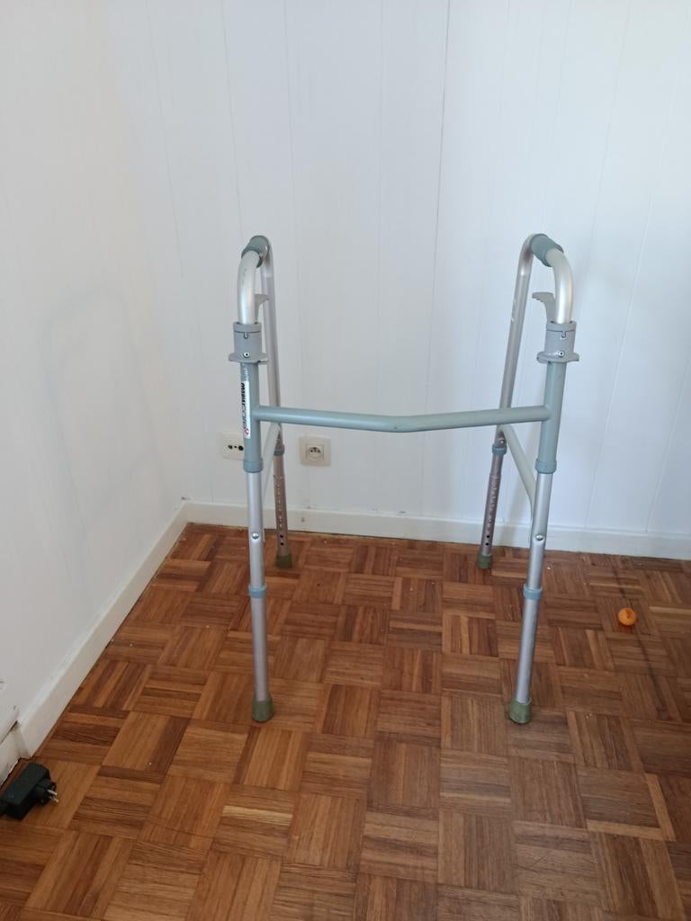 Déambulateur pliable, Divers