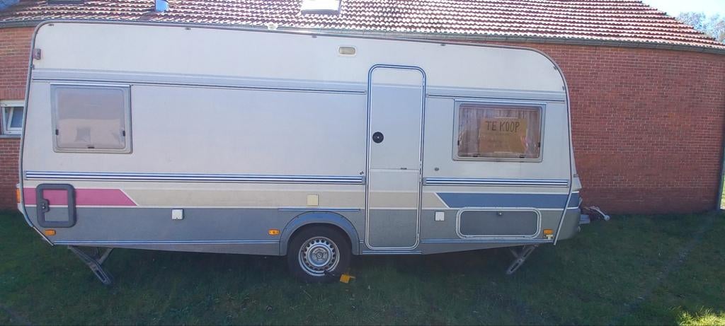 Caravan met voortent, Jusqu'à 4, Particulier, Réfrigérateur, Fendt