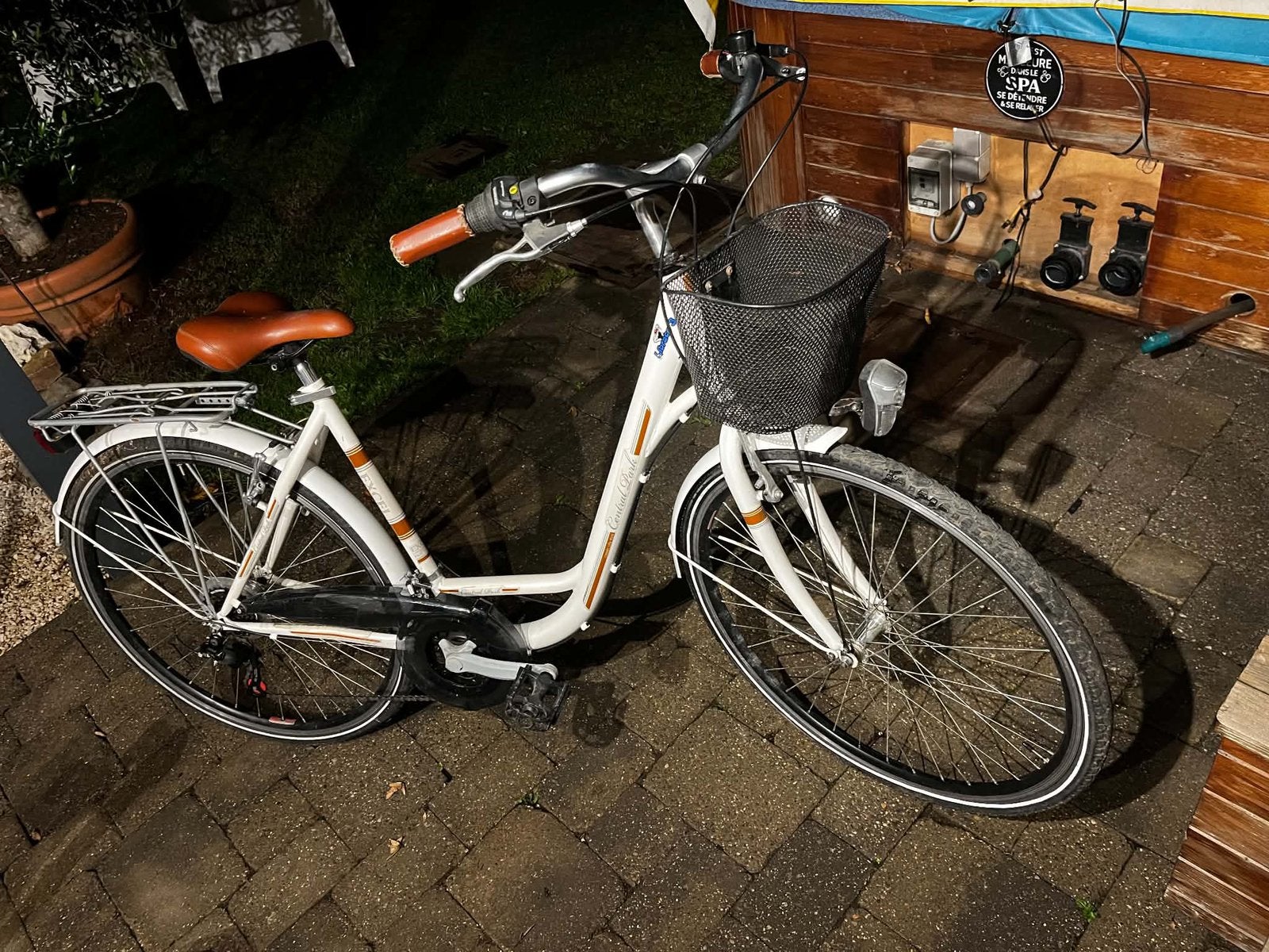 Vélo femme (18 vitesses), Enlèvement, Comme neuf, Vitesses