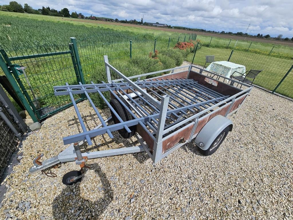Remorque avec plancher à refaire, Enlèvement