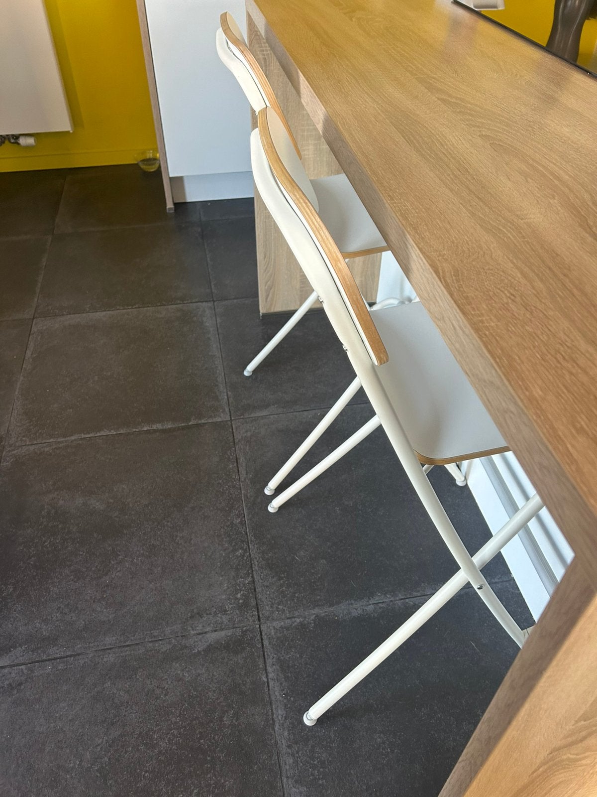 Titel: 2 IKEA FRANKLIN barkrukken – wit, Huis en Inrichting, Stoffering | Vloerbedekking, Ophalen, Zo goed als nieuw, Wit