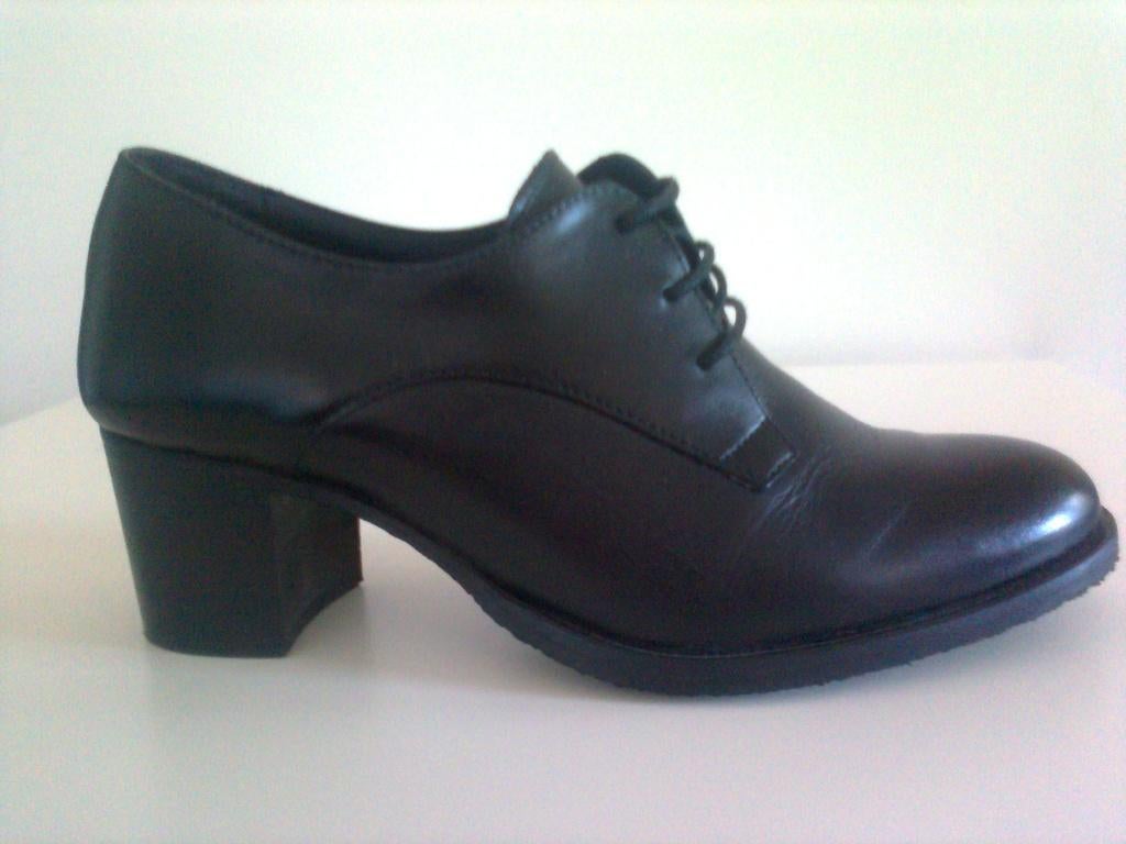 Chaussure basse Derby noir en cuir à talon et lacets 40, Porté, Chaussures basses, Noir, Envoi